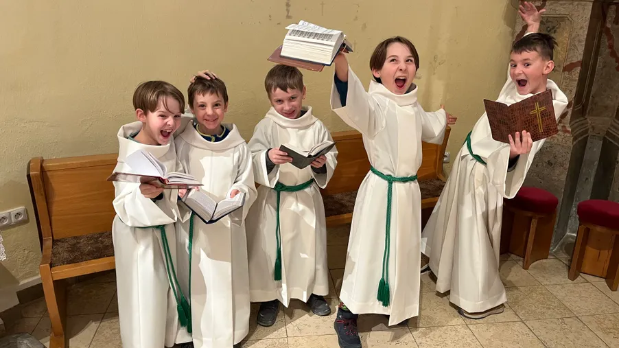 Ministranti, fotíte? Pošlete své fotografie do dalšího ročníku ministrantské fotosoutěže